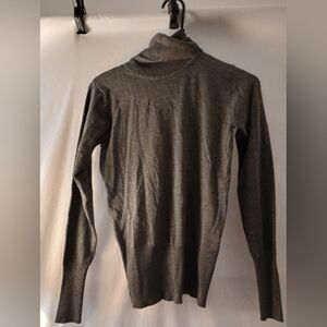 Doublju women's medium gray turtleneck nwot (Rox231)